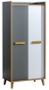 Zweitüriger Kleiderschrank in Grau und Weiß mit Holzfüßen und Griffen im skandinavischen Design.