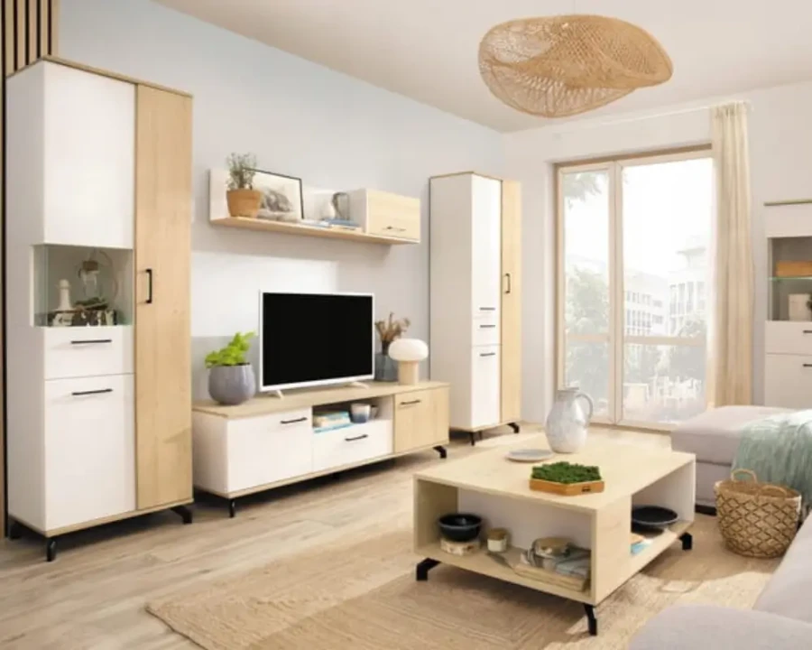 Helle Wohnwand-Kombination in Weiß und Holzoptik mit TV-Board und Couchtisch.