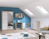 Möbelset für Jugendzimmer oder Büro mit Schreibtisch und Kleiderschrank in Eiche-Weiß.