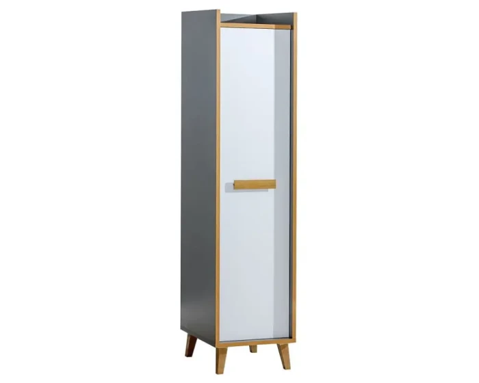 Schmaler Hochschrank in Grau mit weißer Tür und Holzfüßen im Scandi-Stil.