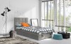 Graues Polsterbett Einzelbett in minimalistischem Schlafzimmer mit Fenster.