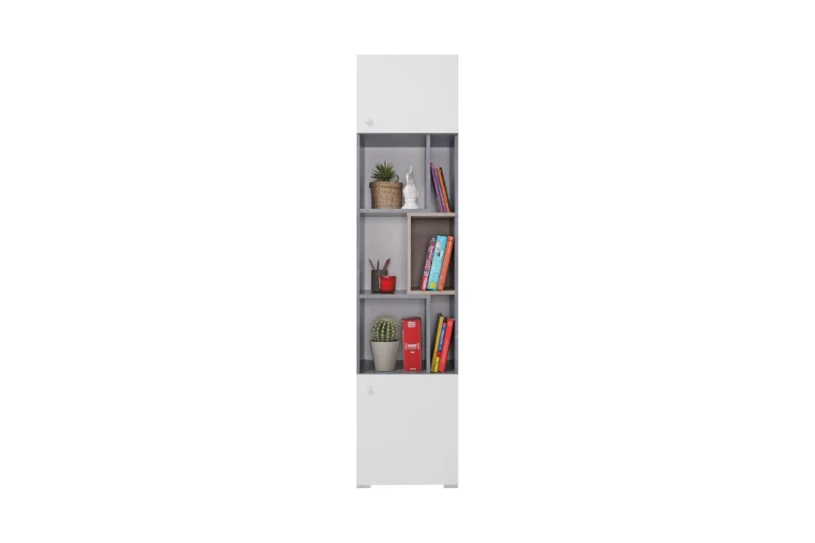 Hoher Schrank mit offenen Fächern in Betonoptik und zwei weißen Türen.