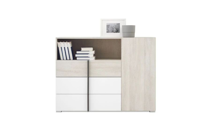 Breites Sideboard in heller Eiche-Nachbildung und Weiß mit viel Stauraum.