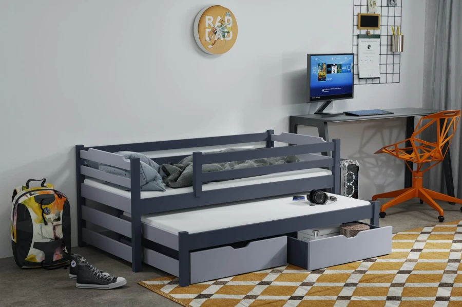 Dunkelblaues Funktionsbett mit zweiter Liegefläche und Stauraumschubladen.