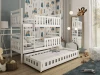 Weißes Hochbett für Kinder mit herausgezogenem Rollbett im hellen Spielzimmer.