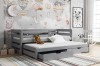 Ausziehbares Kinderbett in Grau im Kinderzimmer mit Tiermotiven an der Wand.