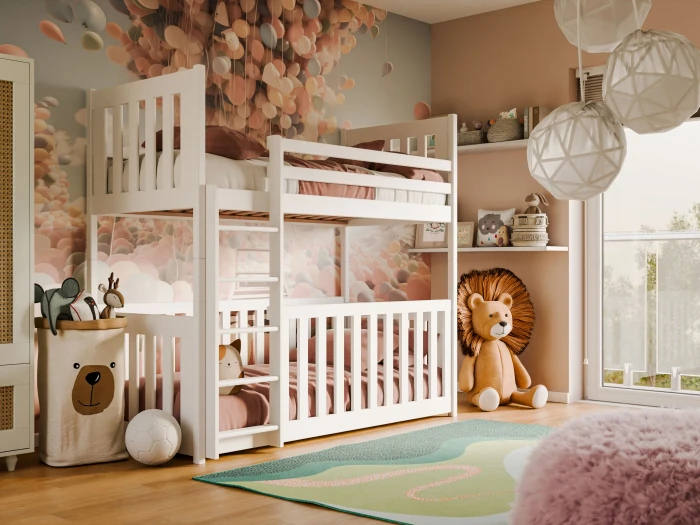Weißes Etagenbett aus Holz im Kinderzimmer mit bunter Heißluftballon-Tapete und Löwen-Stofftier.