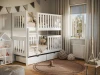 Platzsparendes weißes Kinder-Stockbett mit Auszugschubladen in skandinavischem Design.