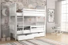 Stilvolles Kinderzimmer mit weißem Etagenbett und verspielter Wandgestaltung.