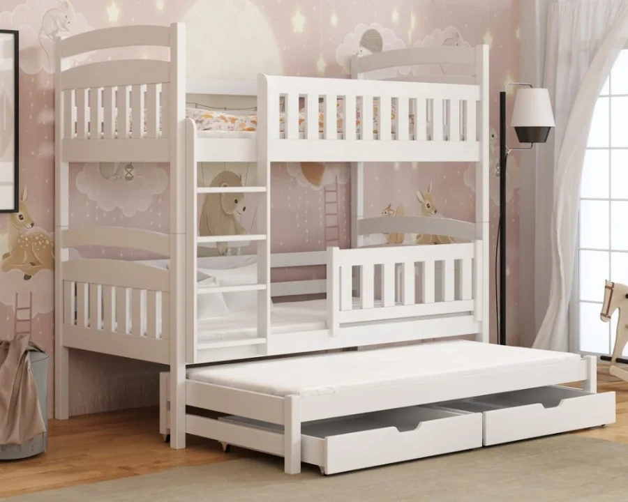Weißes Funktions-Etagenbett im eingerichteten Kinderzimmer mit ausziehbarem Gästebett.