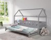 Graues Kinderhausbett mit ausziehbarem Unterschiebebett für Übernachtungsgäste.