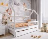 Weißes Kinderhausbett mit Schubladen und Rausfallschutz im hell dekorierten Kinderzimmer.