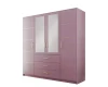 Stilvoller Kleiderschrank in Altrosa mit Spiegeltüren und Goldakzenten.