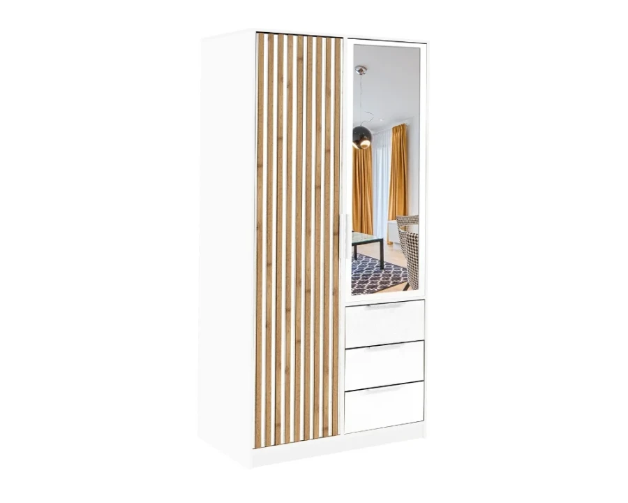 Weißer Kleiderschrank mit Spiegel, Holzlamellen-Design und drei weißen Schubladen.