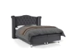 Graues Boxspringbett mit gestepptem Kopfteil und modernen Chromfüßen vor weißem Hintergrund.