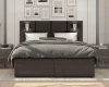 Modernes Boxspringbett in Dunkelbraun mit gepolstertem Kopfteil und integrierter Beleuchtung.