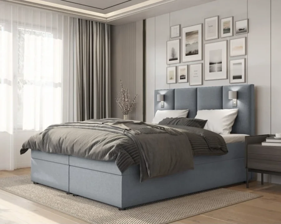 Komfortables Boxspringbett in Hellblau im Schlafzimmer-Ambiente mit moderner Dekoration.