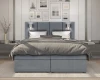 Frontalansicht eines hellblauen Boxspringbetts mit hohem Kopfteil und integrierten Lampen.