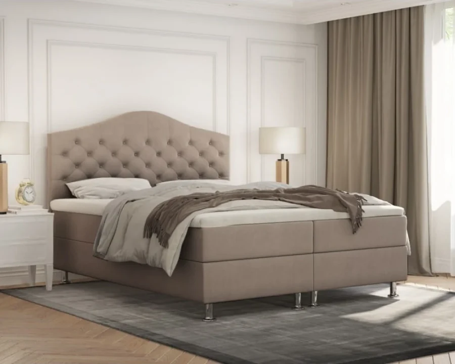 Moderner Schlafzimmer-Look mit beigem Polsterbett und Metallfüßen.