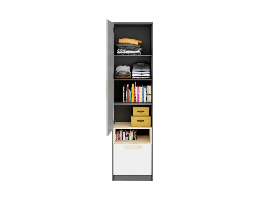 Offener Schrank mit Kleidung und Büchern befüllt als Beispiel für Stauraumnutzung.