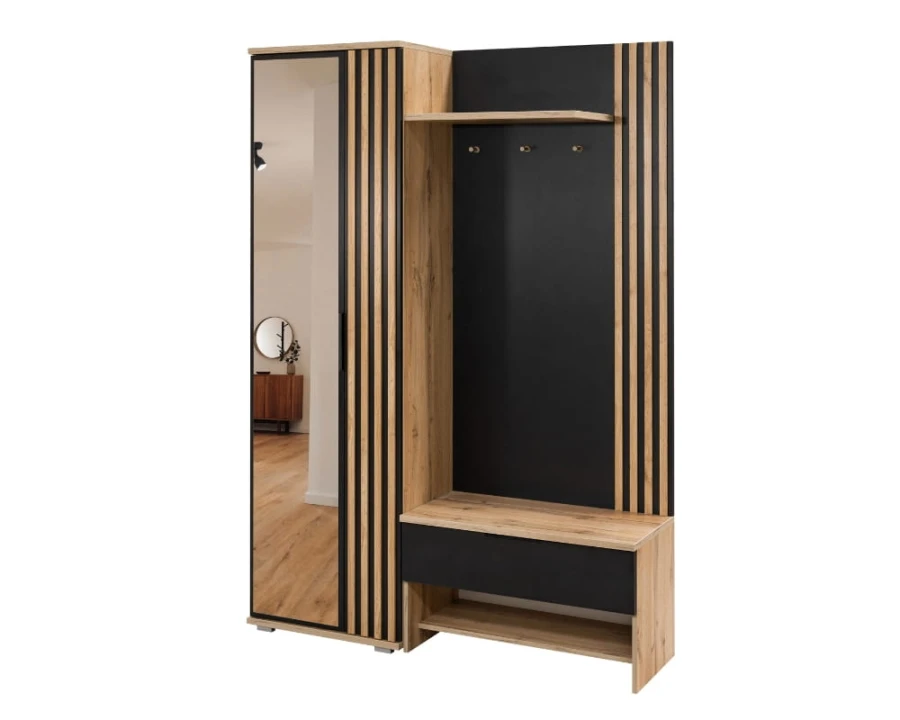 Garderobenschrank mit Spiegel und Lamellen-Design sowie schwarzem Wandpaneel.