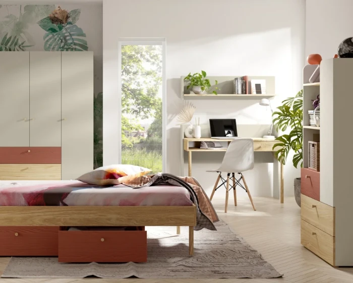 Komplettes Jugendzimmer-Set mit Bett, Kleiderschrank und Schreibtisch in hellen Farben.