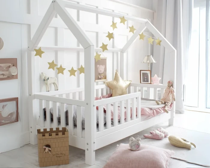 Hausbett-Gaya-Weiss.webp