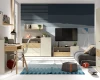 Wohn- und Arbeitszimmer mit TV-Board, Schreibtisch und moderner Wandgestaltung.