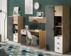 Eingerichtetes Arbeitszimmer mit Schreibtisch, Regalen und Schränken in modernem Eiche-Design.