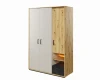 Dreitüriger Kleiderschrank in Eiche und Grau mit integrierter LED-Beleuchtung.