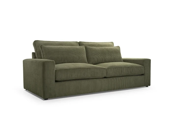 Modernes Dreisitzer-Sofa mit grünem Cordbezug und weichen Kissen auf weißem Hintergrund.