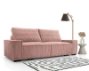 Modernes Cord-Sofa in Altrosa mit breiten Rippen, Stehlampe und Teppich im minimalistischen Wohnzimmer.