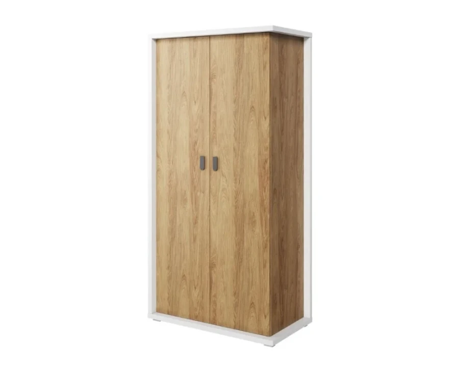 Moderner 2-türiger Kleiderschrank in Eiche Natur mit weißem Rahmen und dunklen Griffen.