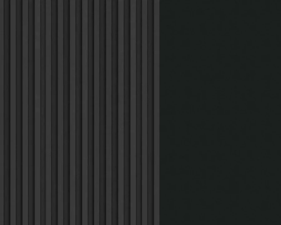 Elegante schwarze Akustikpaneele mit Lamellenstruktur für eine stilvolle Wandgestaltung.