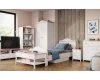 Komplettes Kinderzimmer-Set mit Bett, Schrank und TV-Board in Weiß-Rosa.
