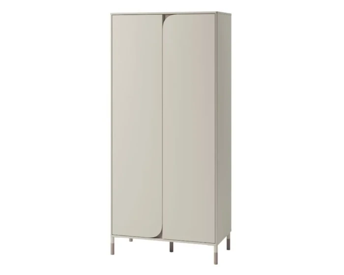 Zweitüriger Kleiderschrank in Beige mit minimalistischem Design und schlanken Standfüßen.