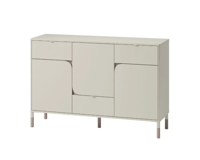 Beiges Sideboard mit drei Schubladen und zwei Schranktüren.