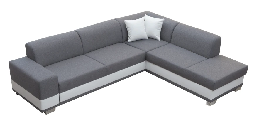 Modernes graues Ecksofa mit weißen Kunstleder-Details und zwei Zierkissen.