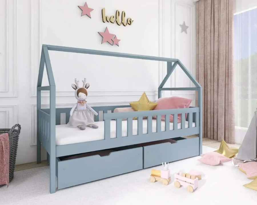 Blaues Hausbett für Kinder mit integrierten Bettschubladen und Rausfallschutz.