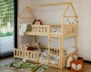 Naturfarbenes Etagenbett im Haus-Stil im Kinderzimmer mit verspielter Fuchs-Dekoration.