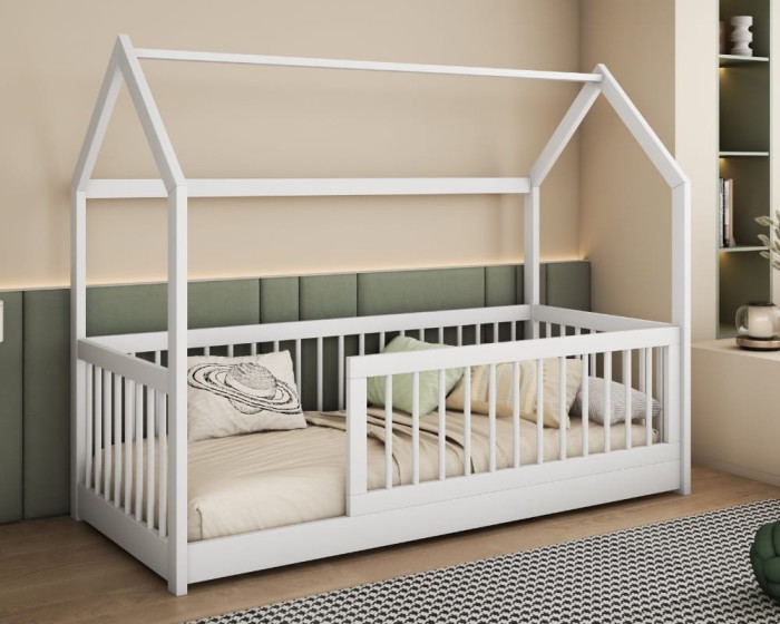 Modernes weißes Hausbett aus Holz für Kinder, inklusive Rausfallschutz und Lattenrost.