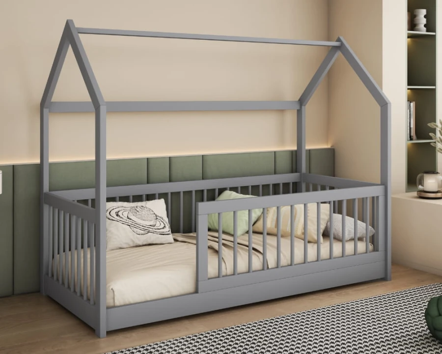 Graues Hausbett für Kinder mit Rausfallschutz im modernen Kinderzimmer.