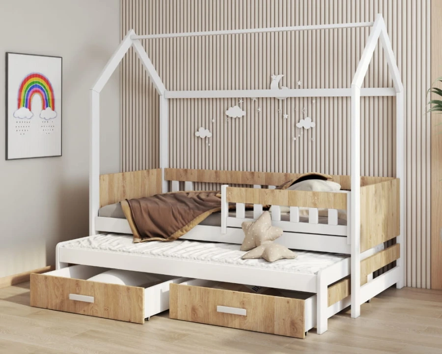 Weißes Kinder-Hausbett mit Eiche-Dekor, Gästebett-Funktion und Stauraum.