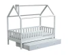 Weißes Kinderhausbett aus Massivholz mit zweiter Liegefläche auf weißem Hintergrund.