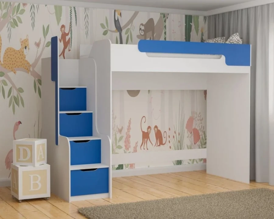 Blau-weißes Hochbett mit Treppe und Stauraum-Schubladen im Kinderzimmer.