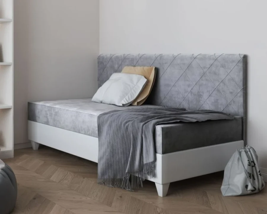 Hellgraues Schlafsofa aus Samt mit weißem Rahmen im modernen Kinderzimmer.