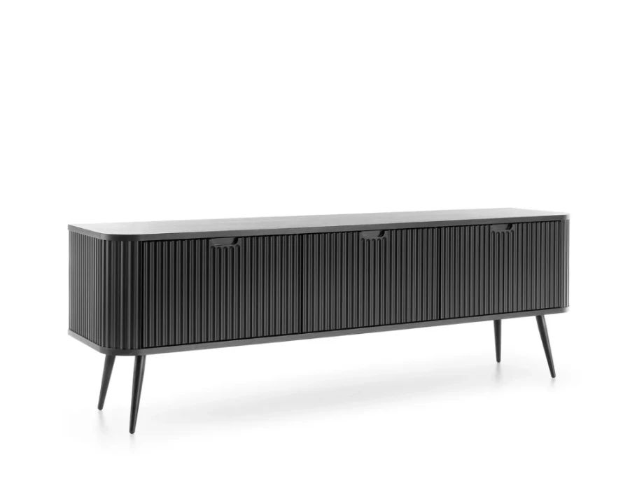 Modernes schwarzes TV-Board mit Rillenfront und schwarzen Beinen in der Seitenansicht.