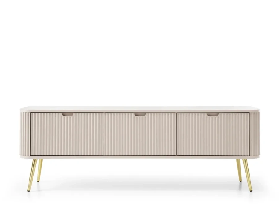 Beiges Sideboard in Frontalansicht mit drei Türen und edlen Goldakzenten.