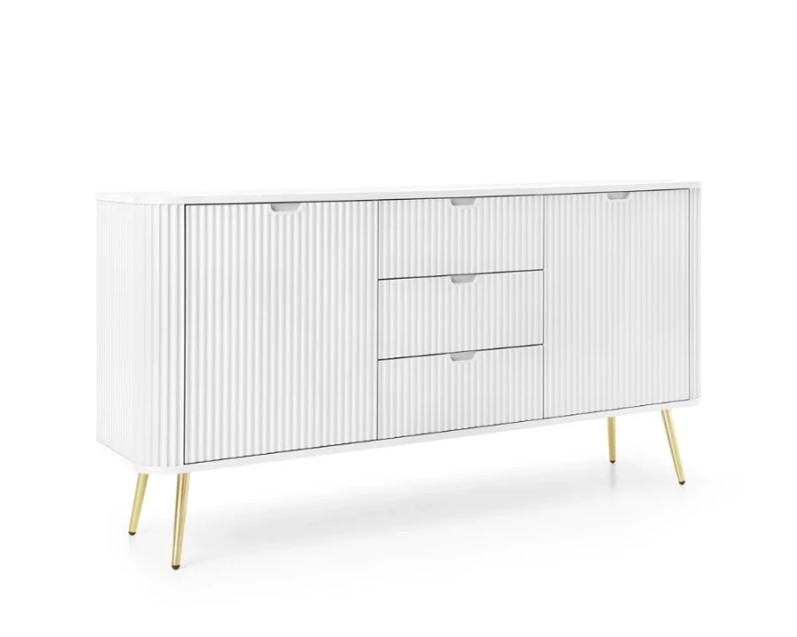 Weißes Sideboard mit drei Schubladen, geriffelter Front und eleganten goldenen Beinen.
