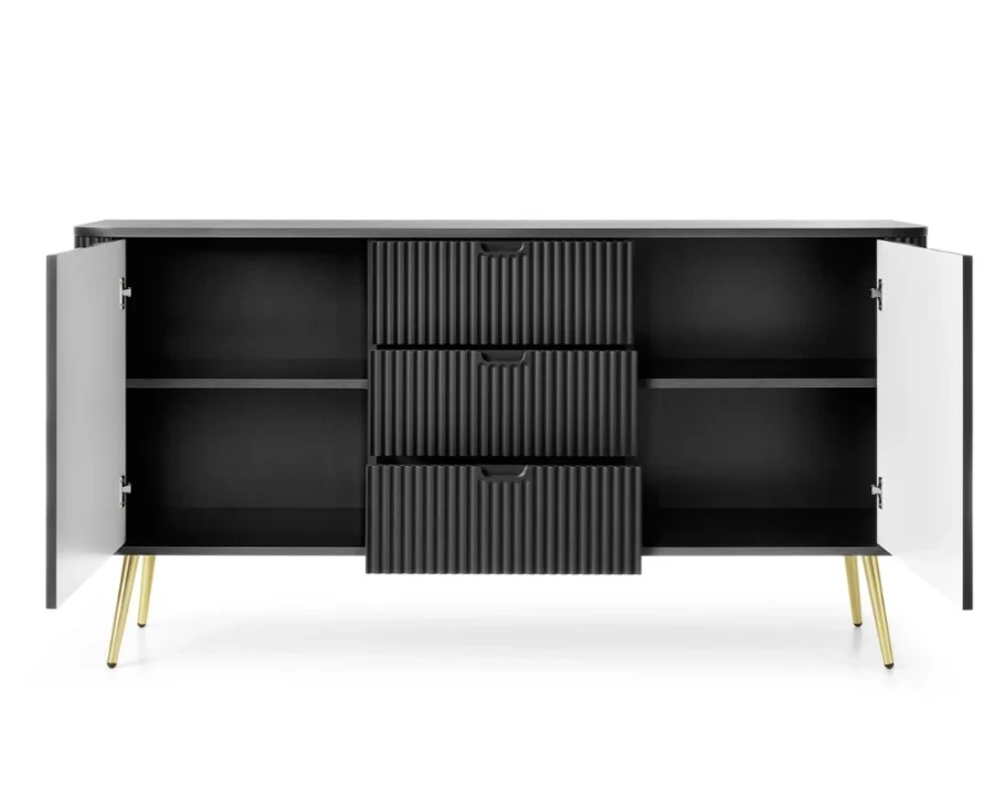 Offenes schwarzes Sideboard mit Lamellenstruktur, Einlegeböden und goldenen Metallbeinen.